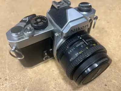 Cámara analógica Nikon FM con lente 50mm - miniatura 4