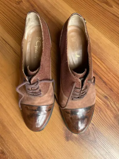 Zapatos de tacón marrones de cuero y gamuza - miniatura 6