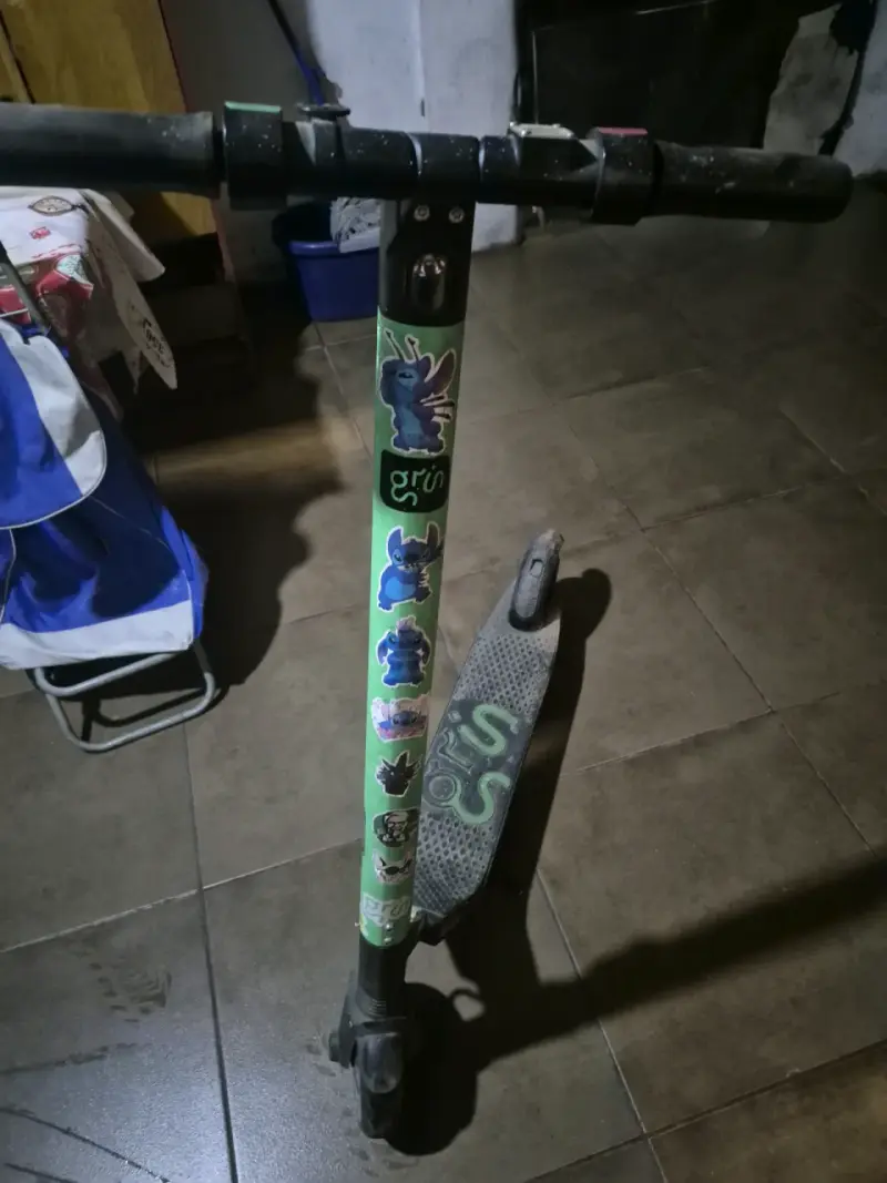 Scooter eléctrico Grin con diseño de stickers