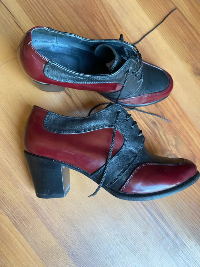 Zapatos de tacón alto abiertos color negro burdeo - 3