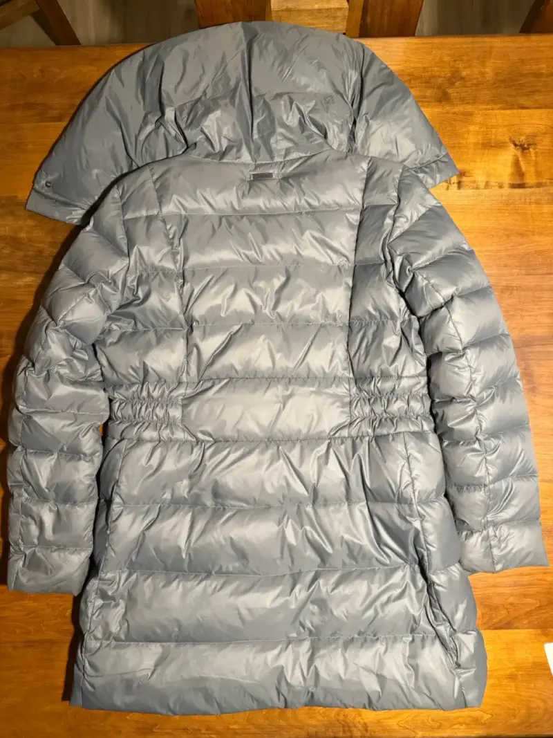 Chaqueta de plumas gris con capucha RKF - 2