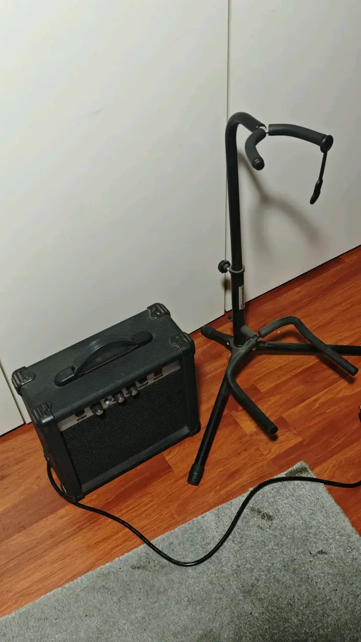 Guitarra eléctrica Fiddler negra con accesorios - 2