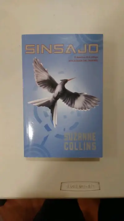 Libro Sinsajo de Suzanne Collins en buen estado - miniatura 1