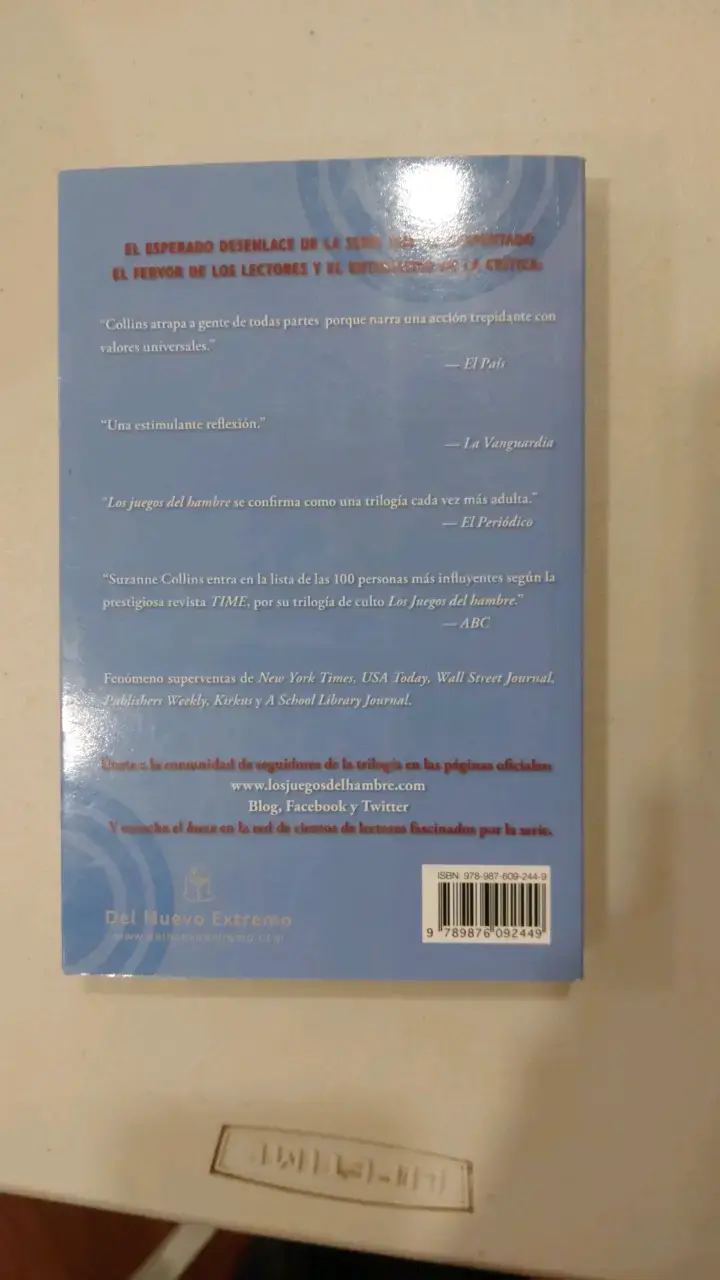Libro Sinsajo de Suzanne Collins en buen estado - 2
