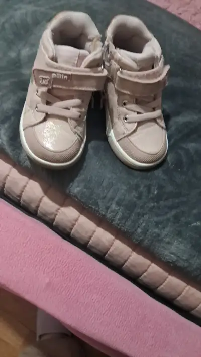Zapatillas rosadas para niña con velcro - miniatura 1