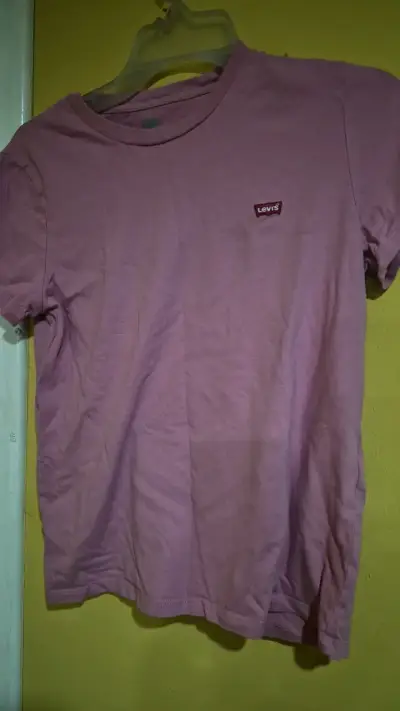 Polera Levi's rosa para hombre - miniatura 1