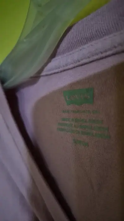 Polera Levi's rosa para hombre - miniatura 2