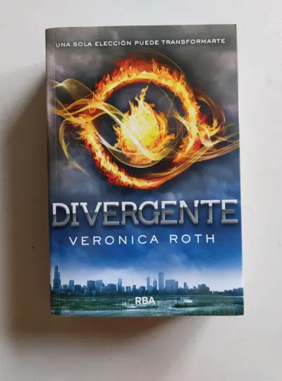 Libro Divergente de Veronica Roth en español - miniatura 1