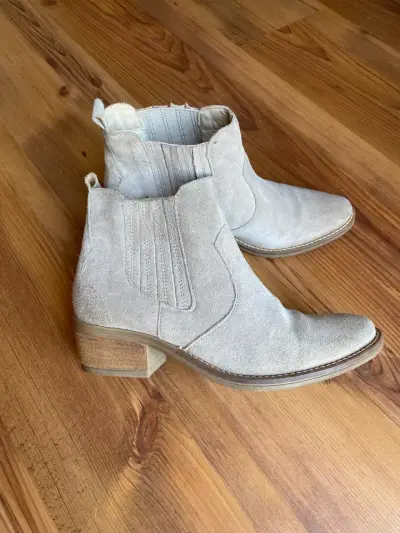Botines de gamuza beige para mujer - miniatura 1