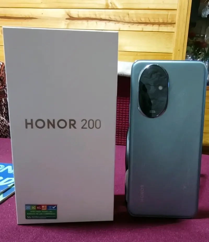 Smartphone Honor 200 con caja y cargador - 4