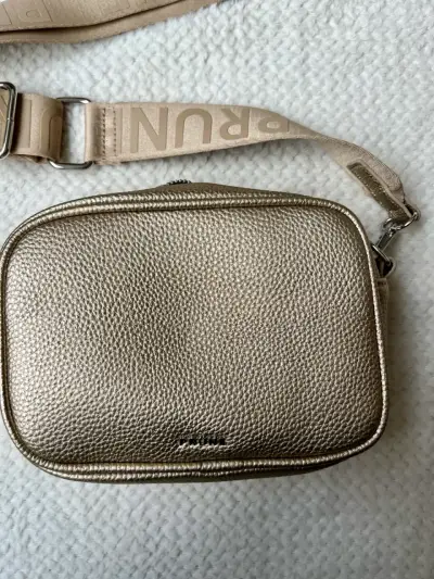 Cartera cruzada dorada Prune con correa ajustable - miniatura 2