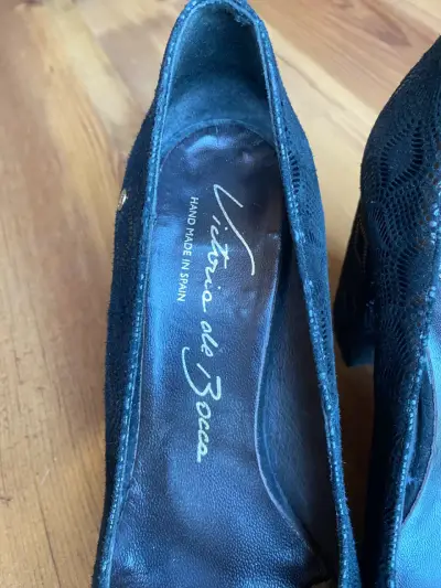 Zapatos de tacón alto negrocon diseño elegante - miniatura 2