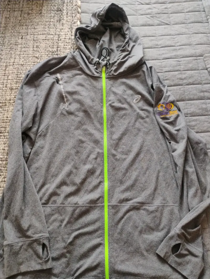 Polerón deportivo gris Asics con capucha - 2