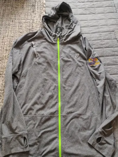 Polerón deportivo gris Asics con capucha - miniatura 2