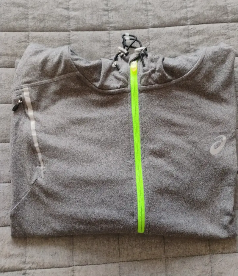 Polerón deportivo gris Asics con capucha - 3