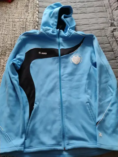 Chaqueta deportiva azul Jako con capucha - miniatura 2