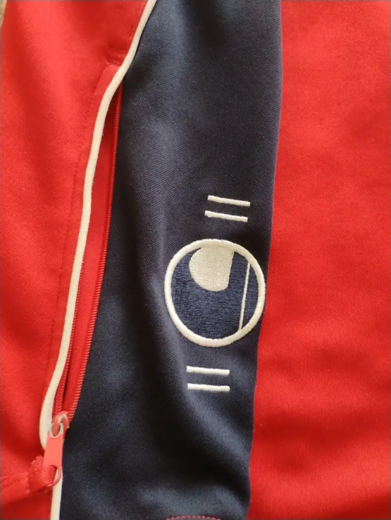 Chaqueta deportiva Uhlsport roja y azul - 2