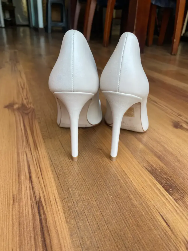 Zapatos de tacón alto beige elegantes - 3