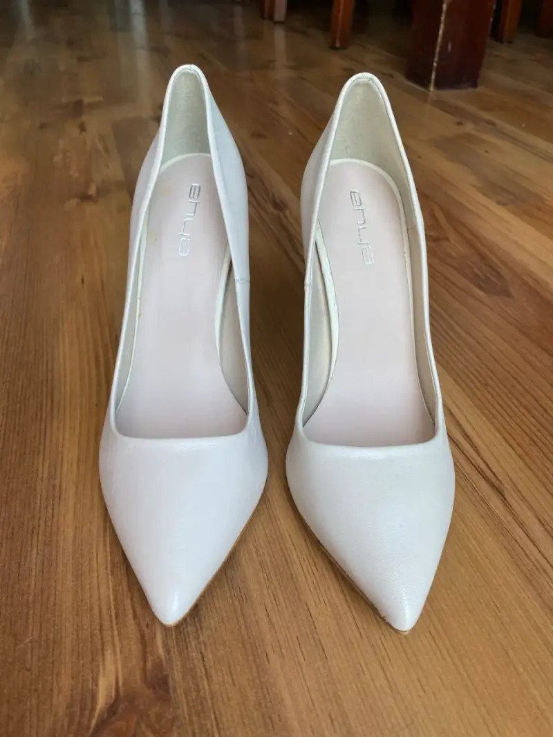 Zapatos de tacón alto beige elegantes - 6