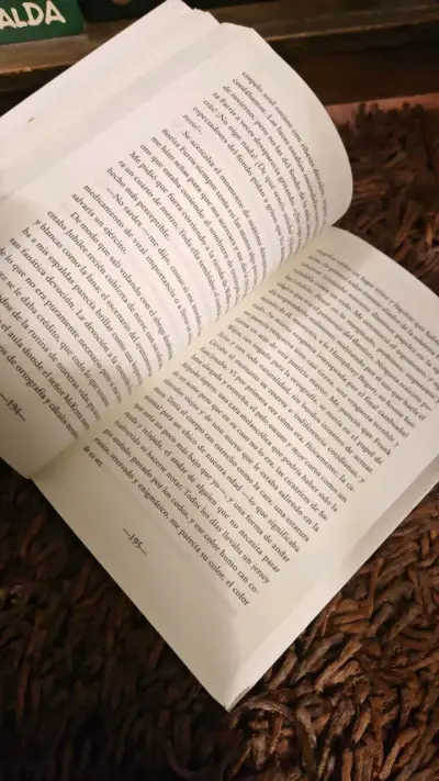 Libro 'La vida de las mujeres' de Alice Munro - miniatura 3