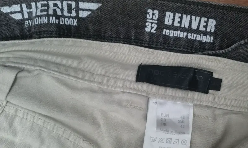 Pantalones cargo beige y jeans grises para hombre - 6