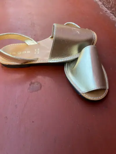 Sandalias doradas de cuero Degas para mujer - miniatura 2