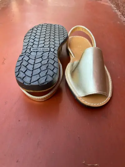 Sandalias doradas de cuero Degas para mujer - miniatura 6