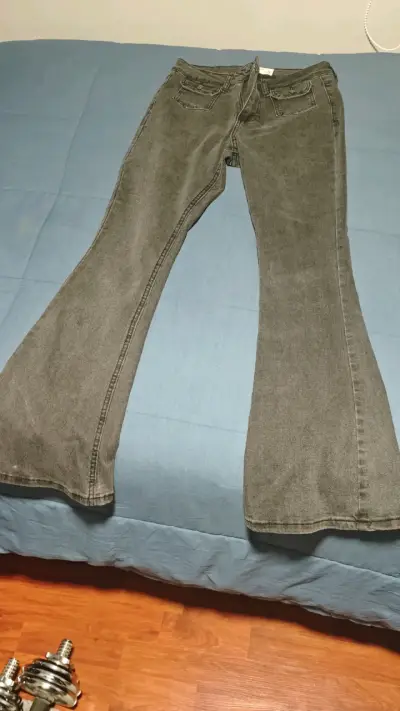 Pantalones acampanados negros para mujer - miniatura 1