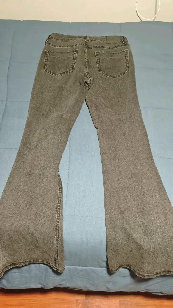 Pantalones acampanados negros para mujer - 2