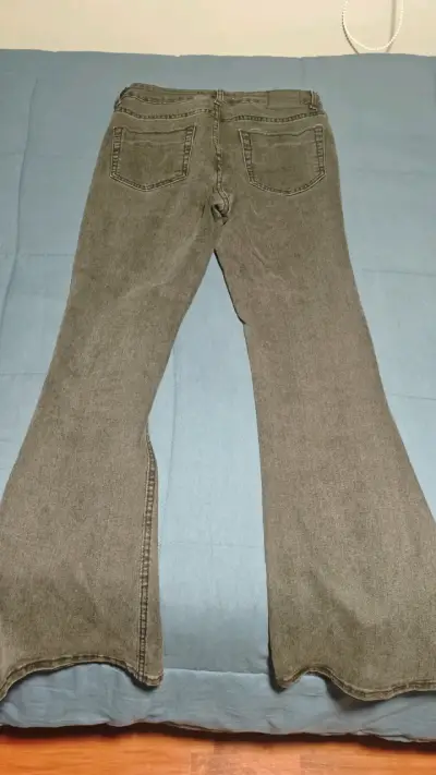 Pantalones acampanados negros para mujer - miniatura 2