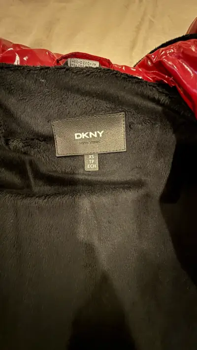 Chaqueta acolchada roja DKNY para mujer - miniatura 4