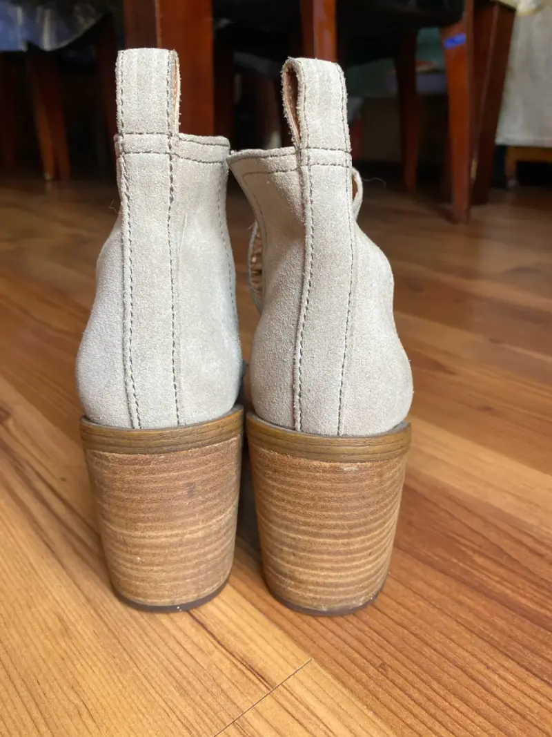 Botines de cuero beige con tacón alto - 2