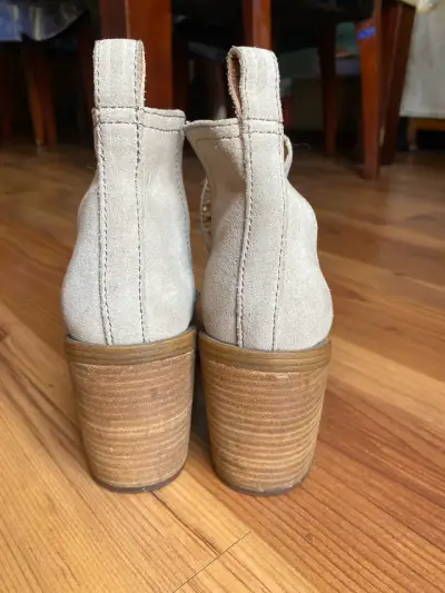 Botines de cuero beige con tacón alto - miniatura 2