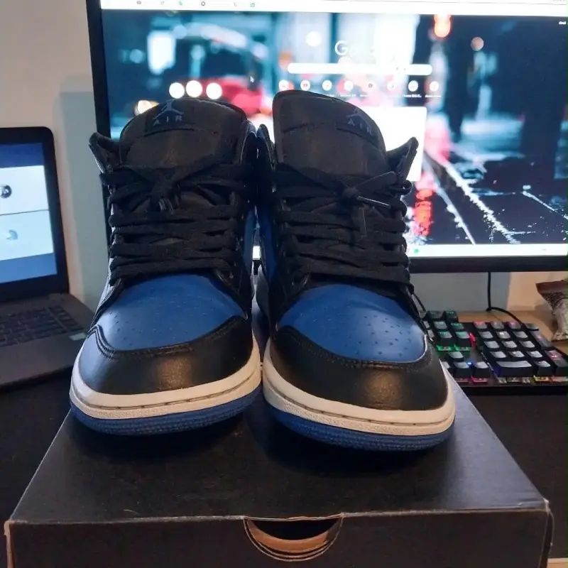 Zapatillas  negras y azules Air Jordan - 4