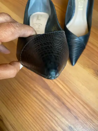 Zapatos de tacón alto negros de cuero elegante - miniatura 6
