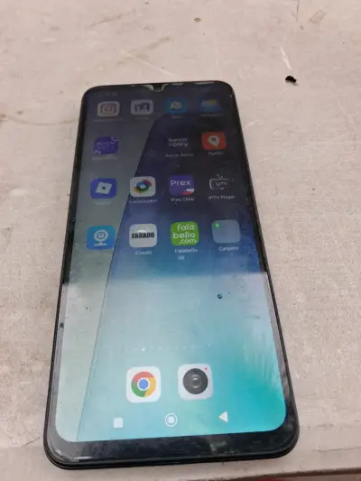 Smartphone Xiaomi Redmi con cámara triple - miniatura 1