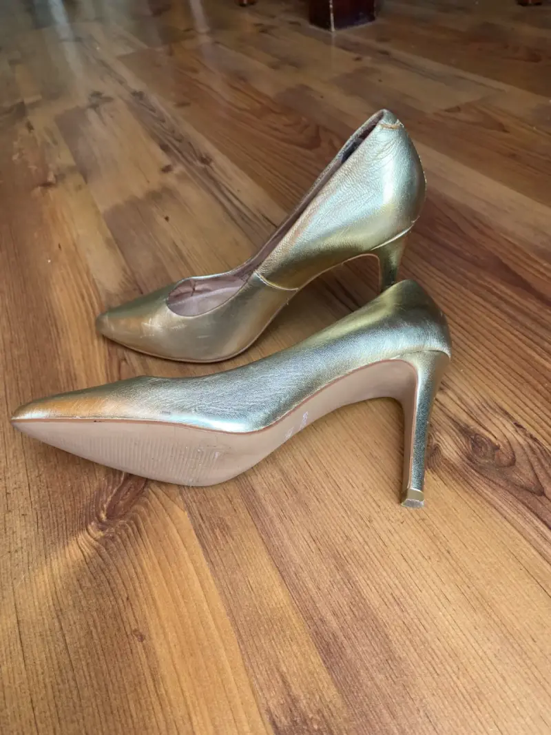 Zapatos de tacón dorados elegantes para mujer - 4