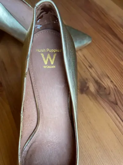 Zapatos de tacón dorados elegantes para mujer - miniatura 5