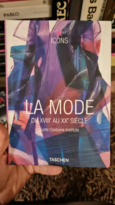 'La Mode' del Instituto de Vestuario de Kioto - miniatura 1