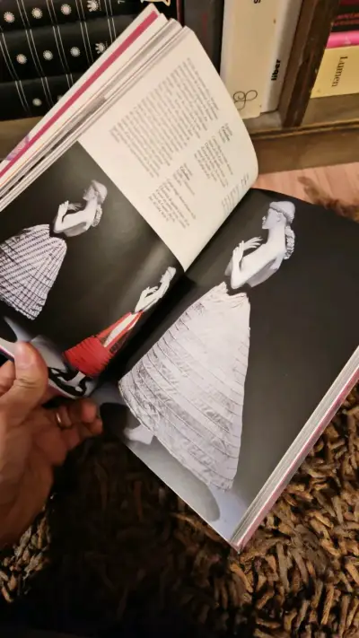 'La Mode' del Instituto de Vestuario de Kioto - miniatura 3