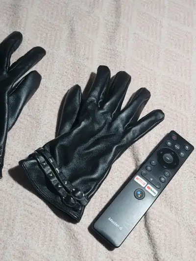Guantes de cuero negro con detalles metálicos Humana - miniatura 2