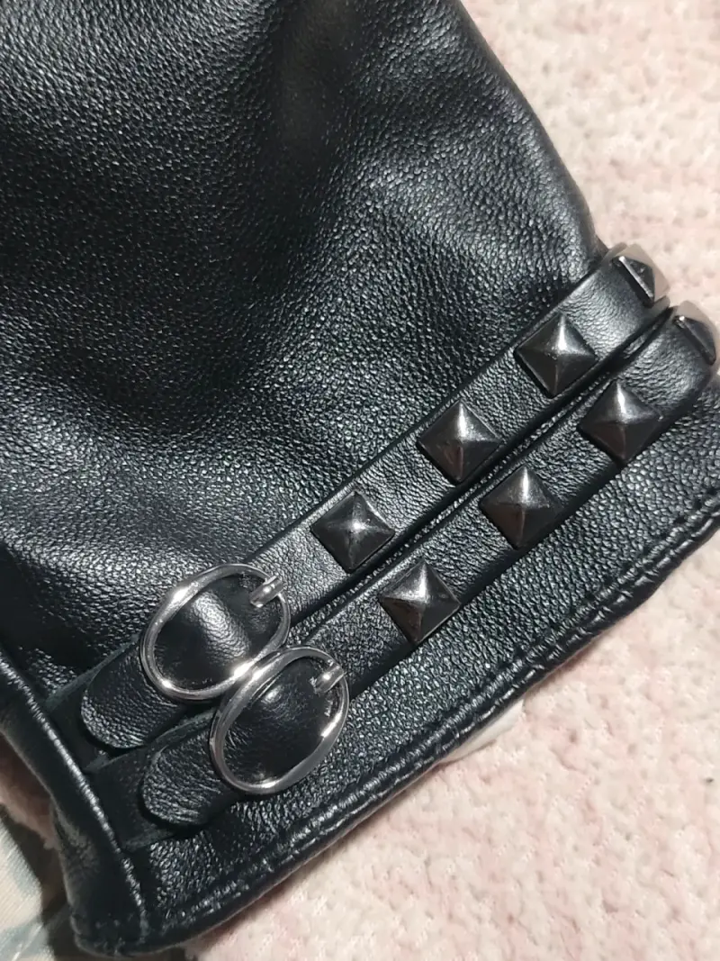Guantes de cuero negro con detalles metálicos Humana - 4