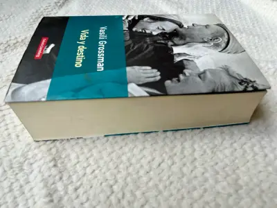 Libro 'Vida y Destino' de Vasili Grossman - miniatura 6