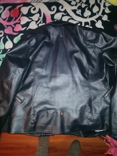 Chaqueta de cuero sintético negra con forro cálido - miniatura 5