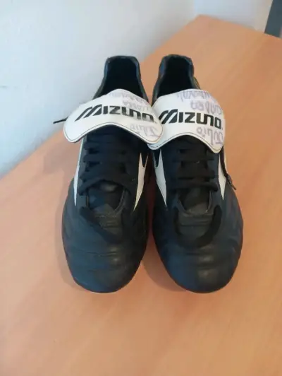 Botines de fútbol Mizuno negros con tacos - miniatura 2