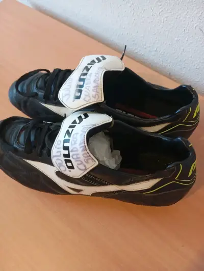 Botines de fútbol Mizuno negros con tacos - miniatura 4