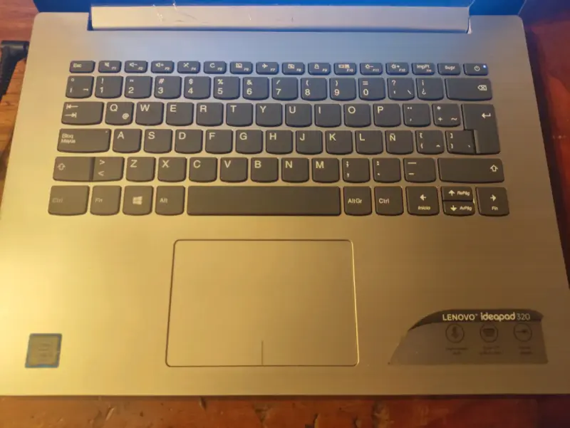Laptop Lenovo Ideapad 320 con cargador - 2