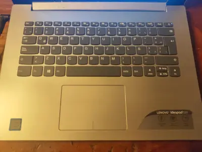 Laptop Lenovo Ideapad 320 con cargador - miniatura 2