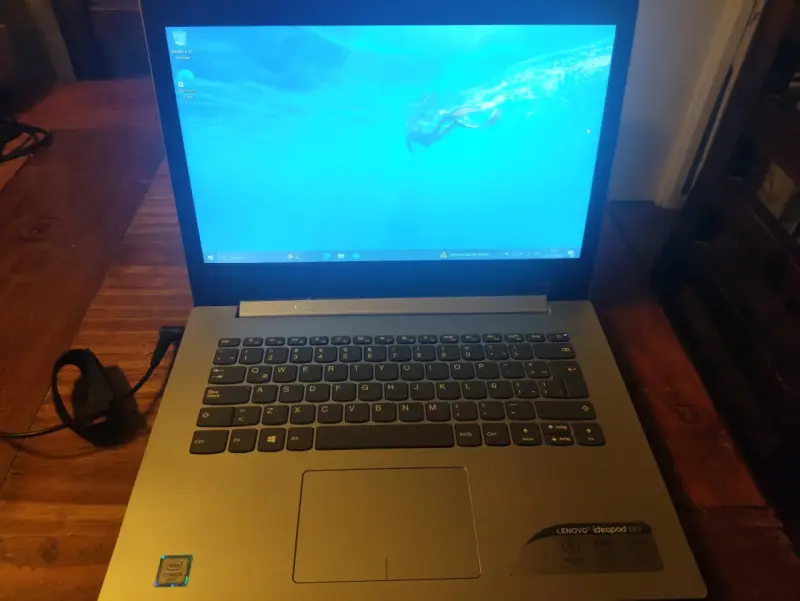 Laptop Lenovo Ideapad 320 con cargador - 5