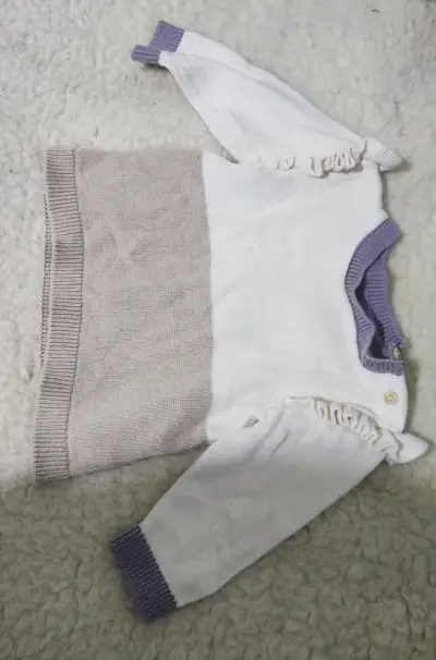 Suéter de bebé H&M beige y lila - miniatura 3